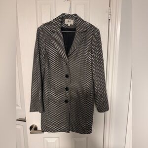 HQ brand new coat size 6